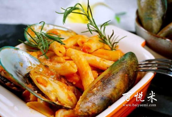 意面怎么做好吃?茄汁青口貝炒通心粉,適合中國人的口味